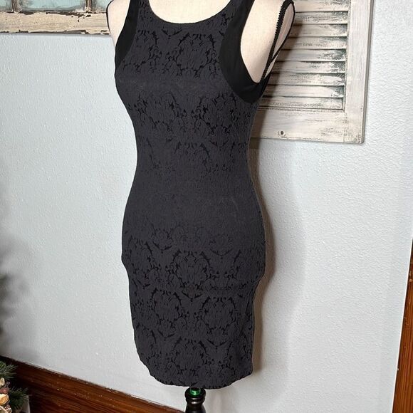 Guess Black Sleeveless Zip Up Floral Lace Women's Bodycon Dress Size Small - Picture 2 of 13